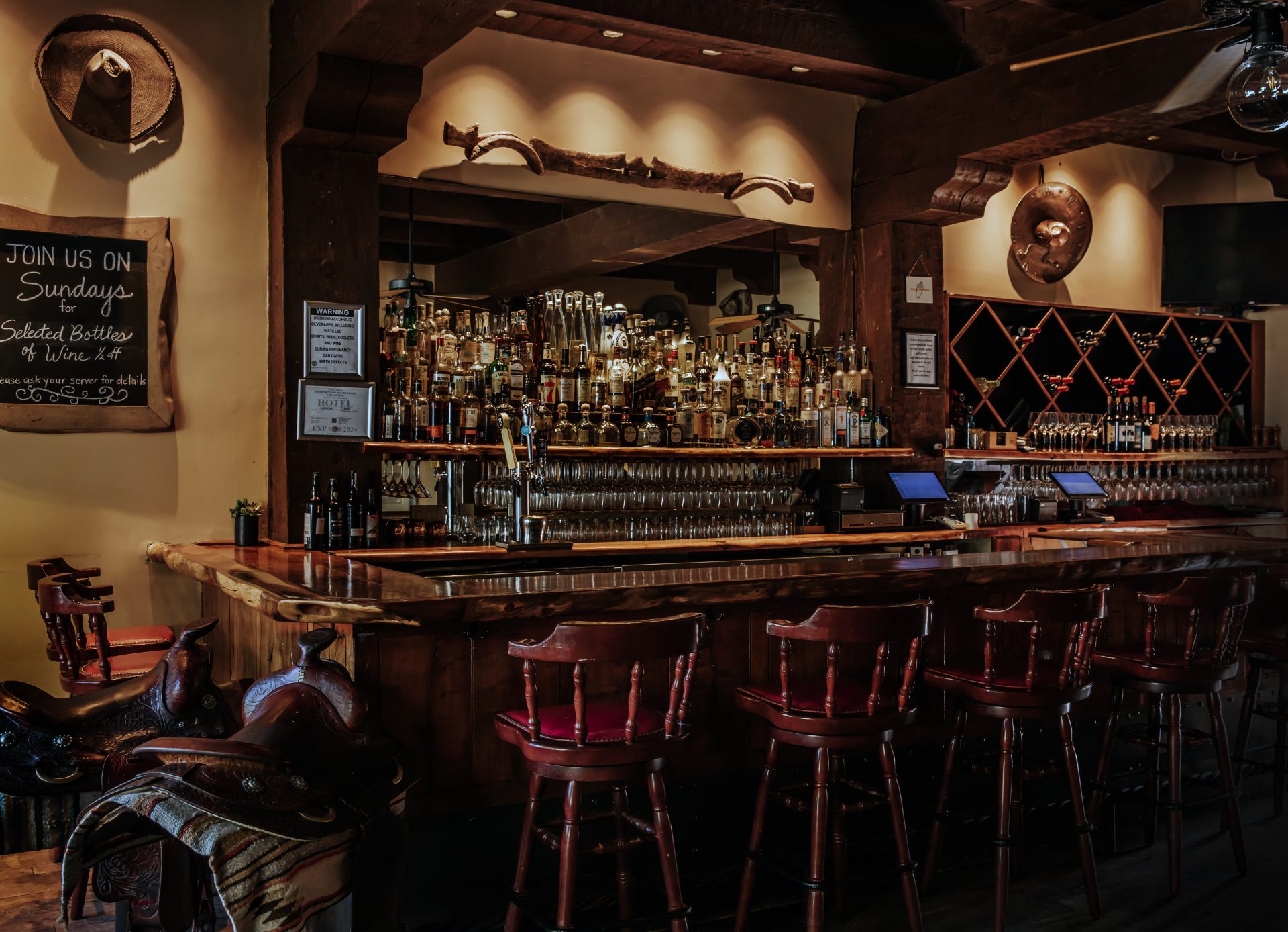 The bar at Stables Ranch Grille