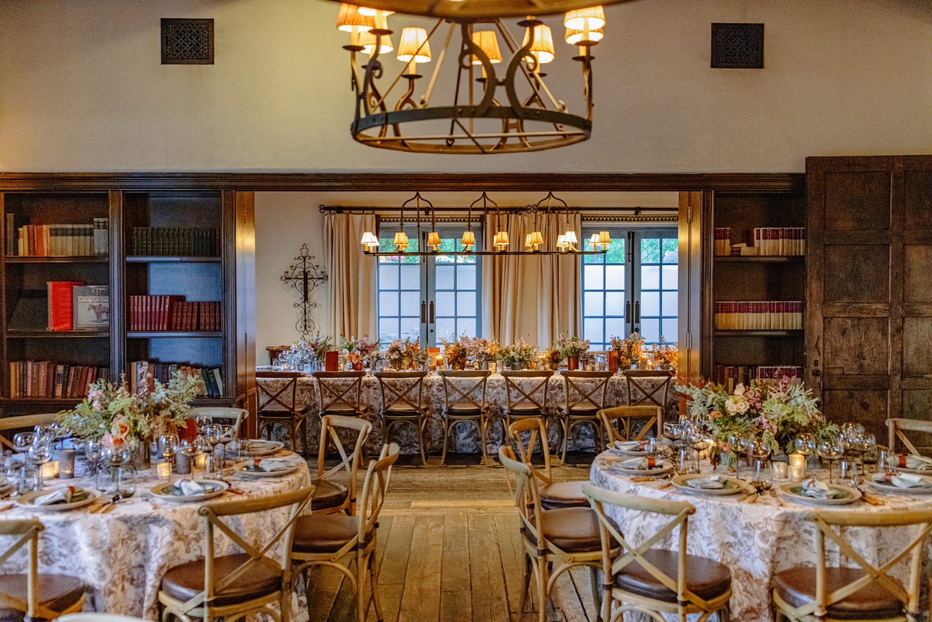 The library at the hermosa inn.